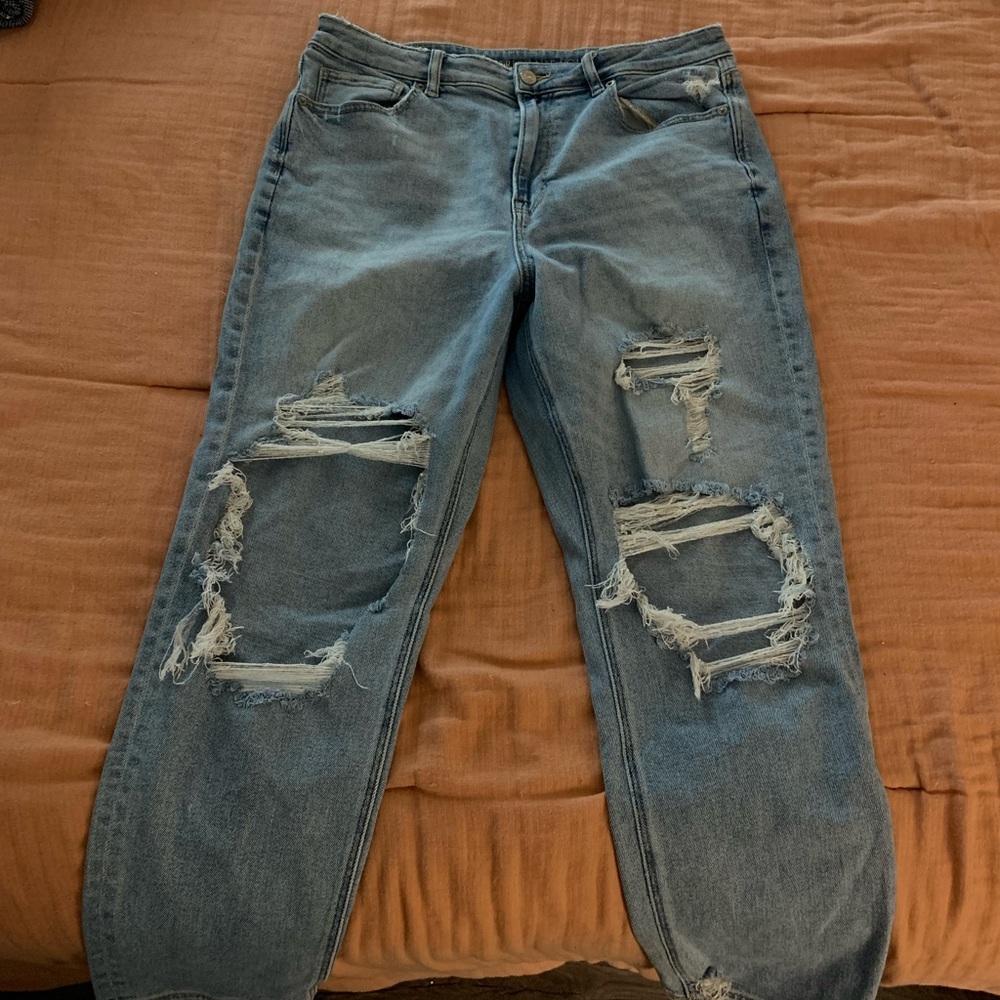 American Eagle ripped jeans High rise